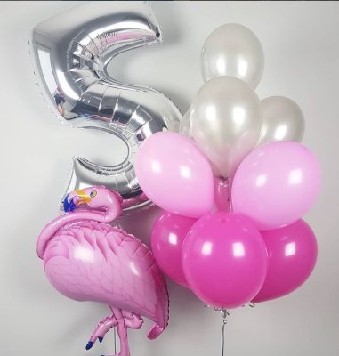 Композиция из шаров с цифрой и фигурой «Розовый фламинго»