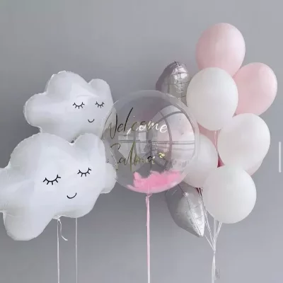 Композиция из шаров с облачками на рождение девочки